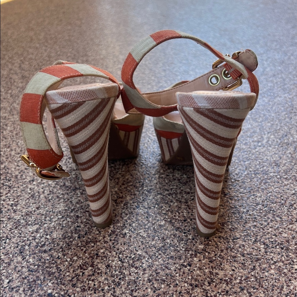 JESSICA SIMPSON Tonnia Platform Striped High Heels - Picture 8 of 11